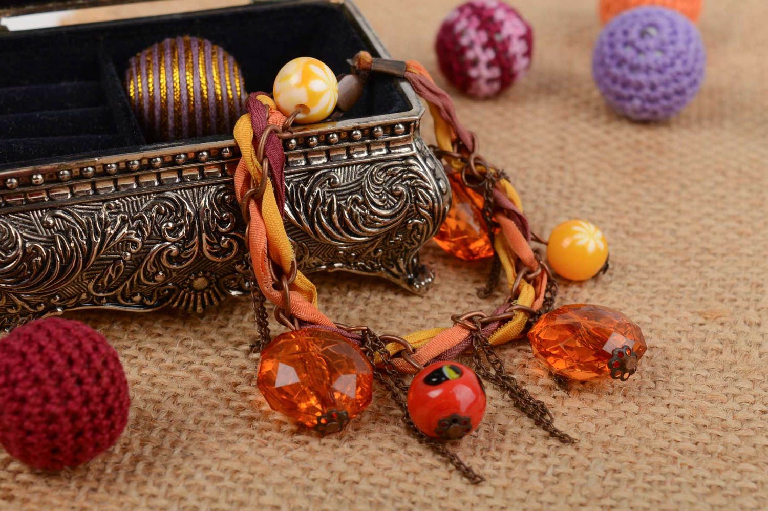 Bracelet fait main avec perles en plastique chaînes rubans de satin accessoire photo 1