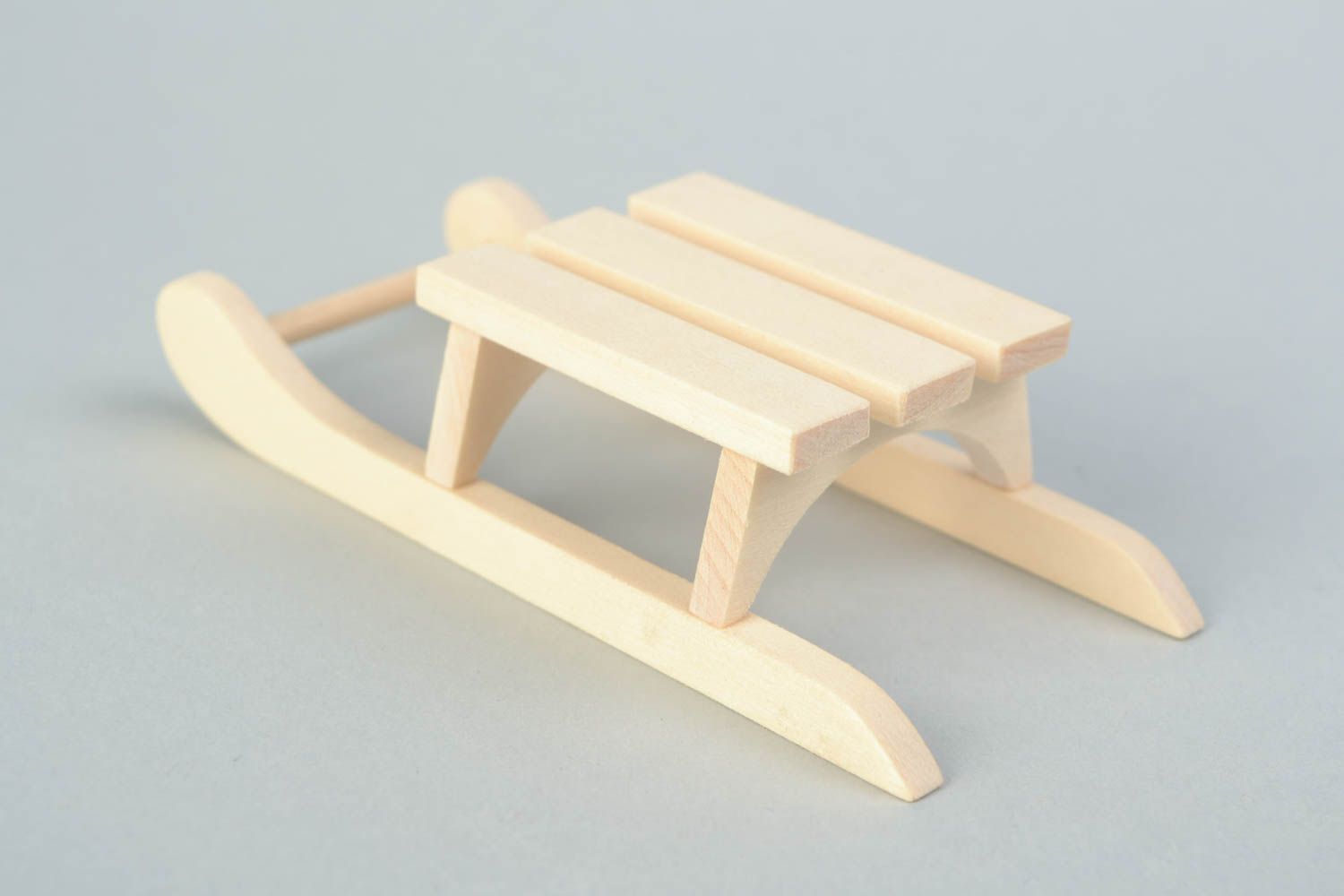 Traîneau miniature en bois fait main pratique jouet de sapin original déco photo 4