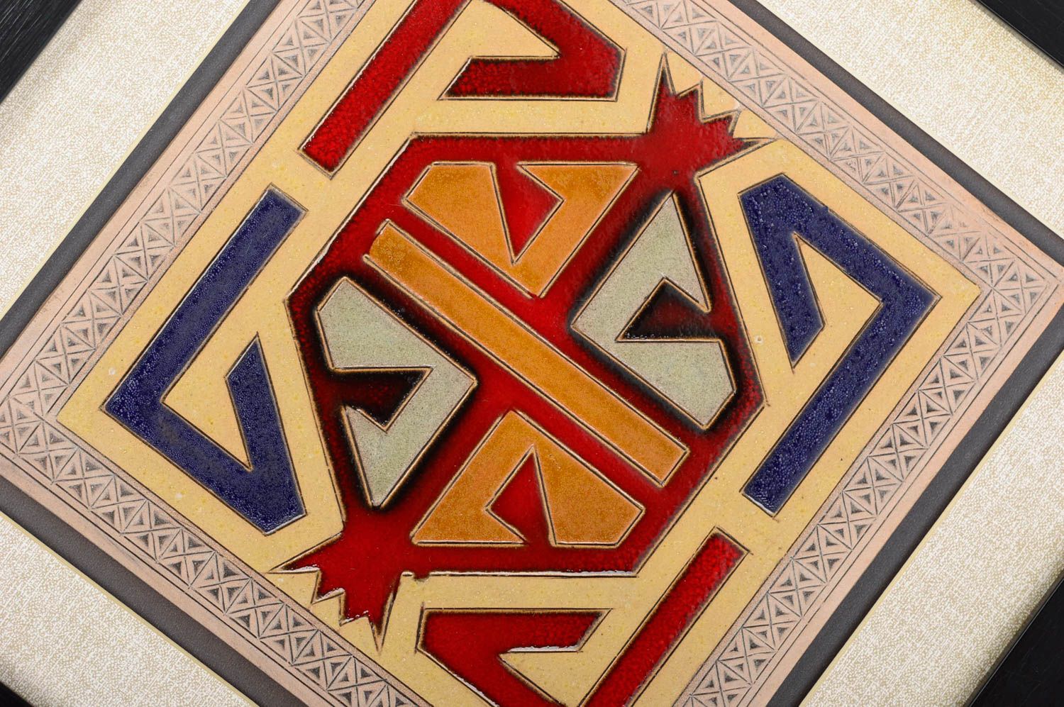Керамическая плитка в рамке красивое панно на стену декор ручной работы фото 3