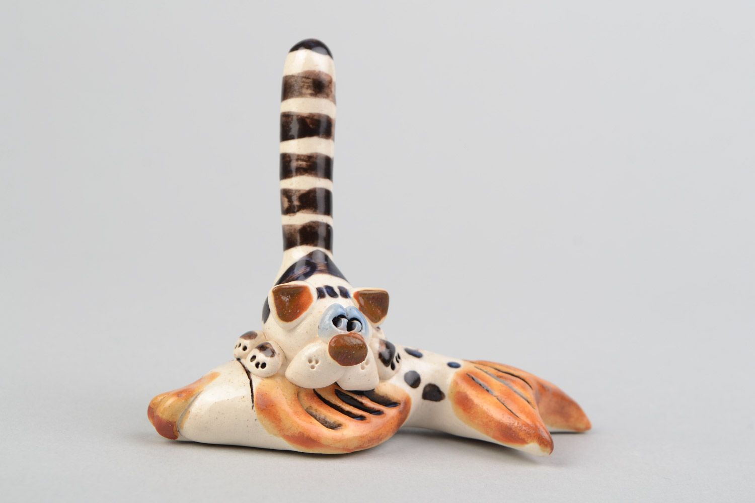 Figurine en céramique avec peinture faite main chat avec poisson porte-bagues  photo 1