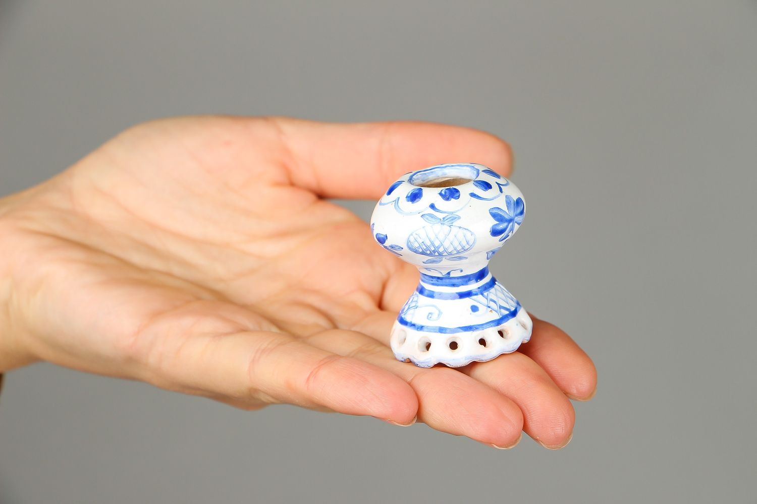 Petit vase en céramique blanc bleu fait main photo 3