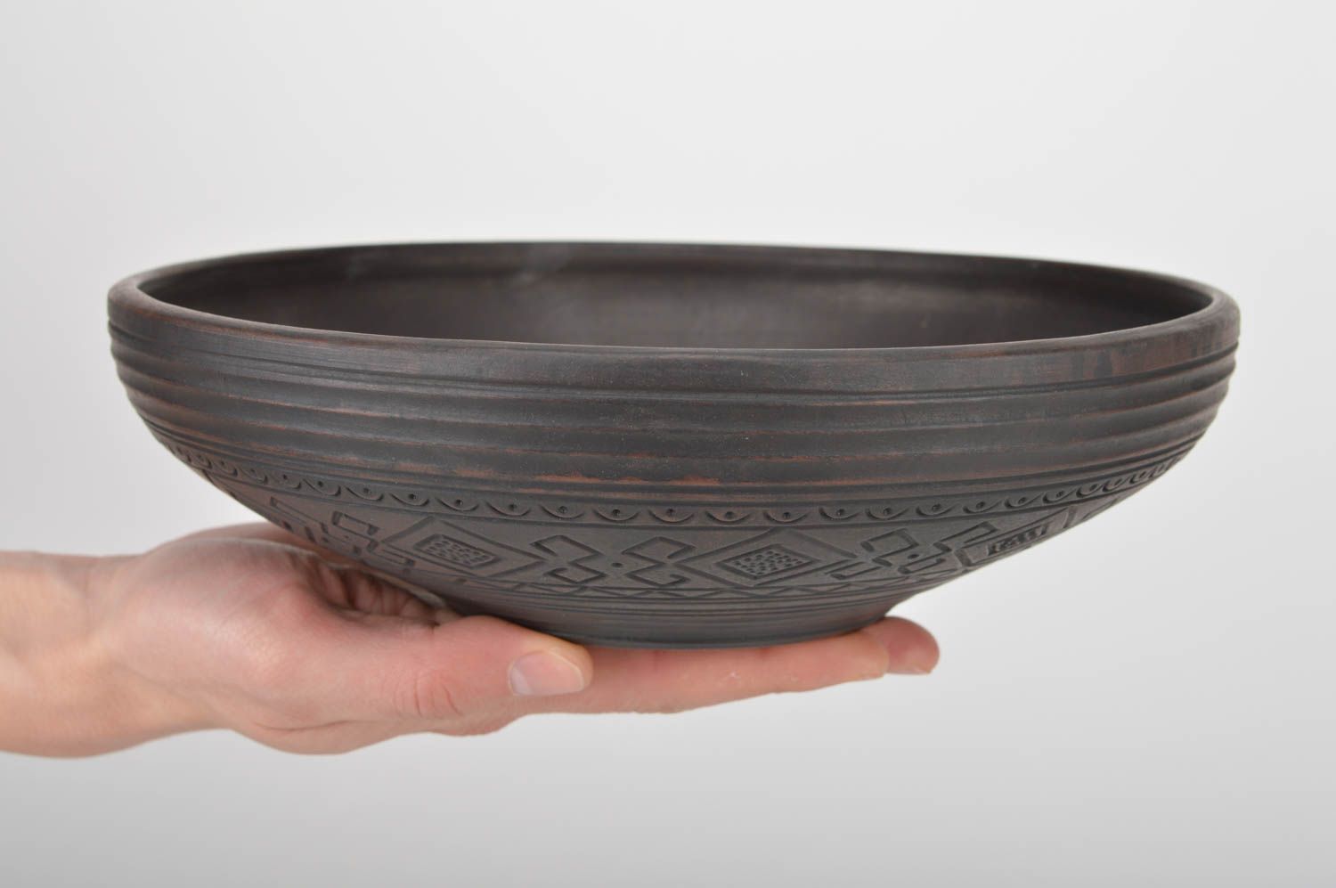 Handmade decorative dark ceramic fruit bowl eco friendly red clay plate 1.5 l photo 3