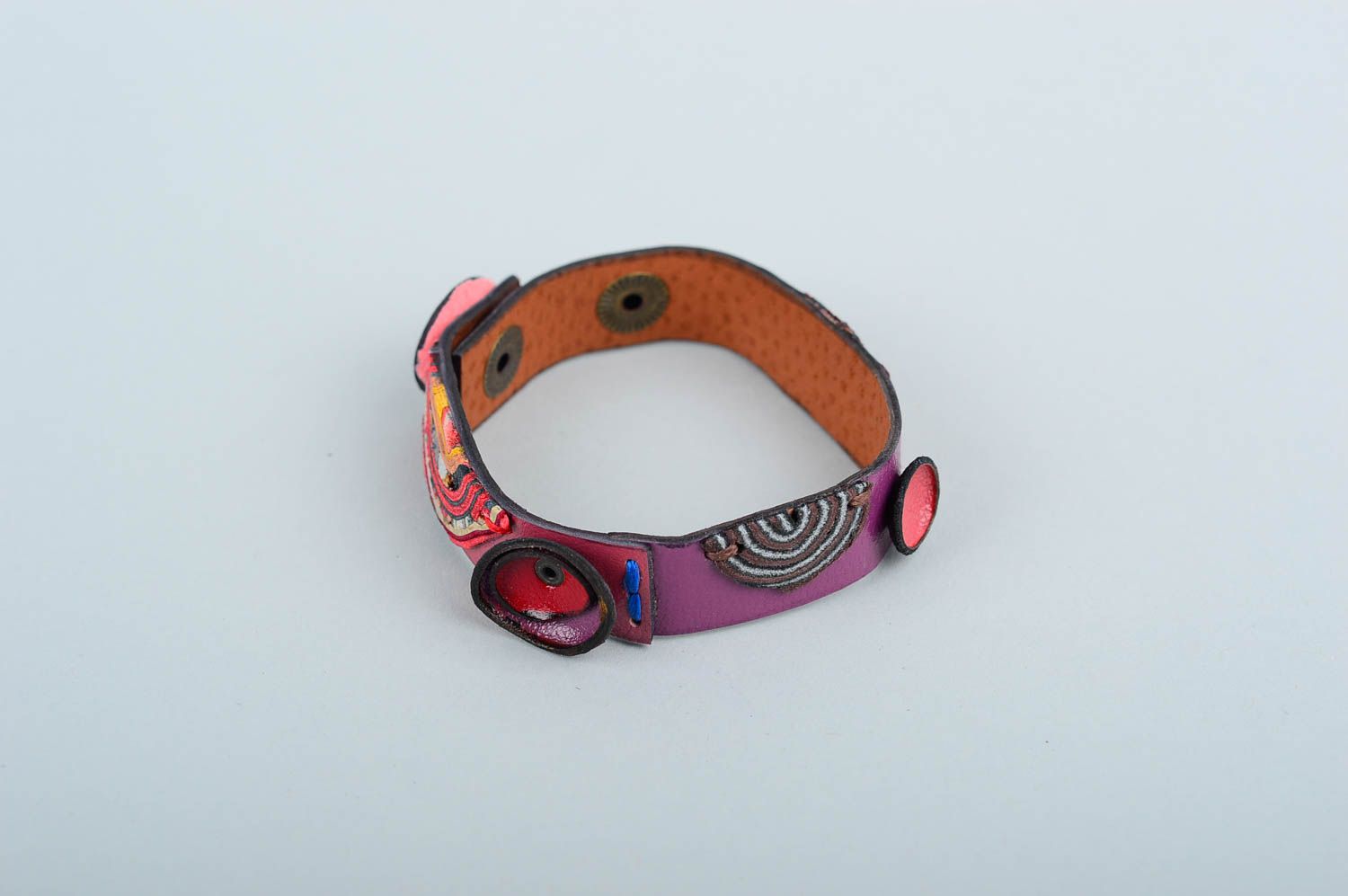 Bracelet en cuir naturel Bijou fait main mauve design Cadeau pour femme photo 3