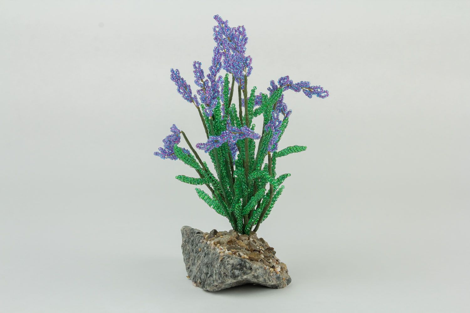 Dekorative Blume aus Glasperlen Lavendel foto 3