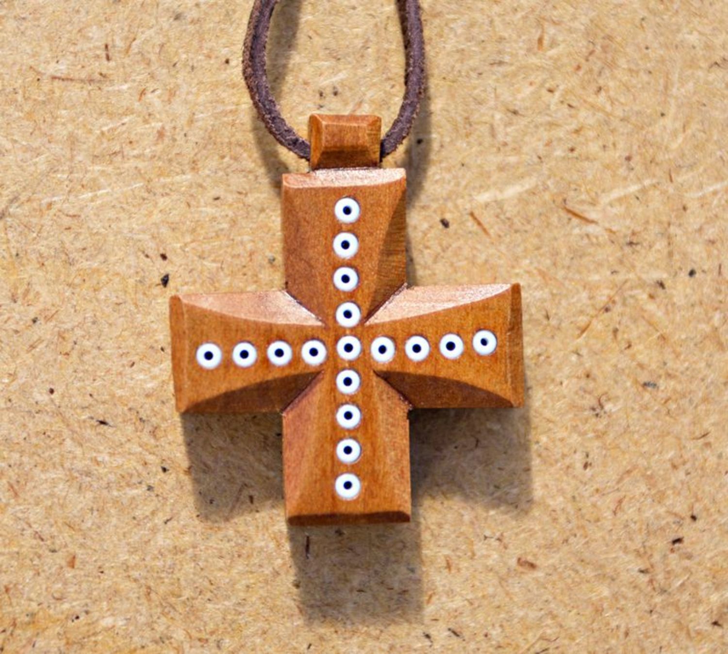 Croce di legno intarsiata fatta a mano Croce intagliata  Accessori da donna 
 foto 1
