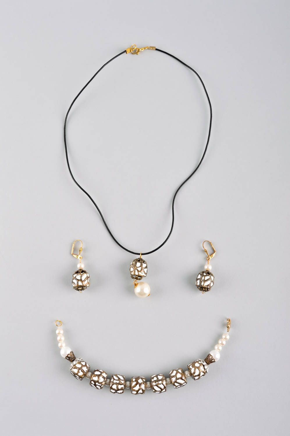 Set of beaded jewelry stylish earrings handmade bracelet ethnic pendant photo 2