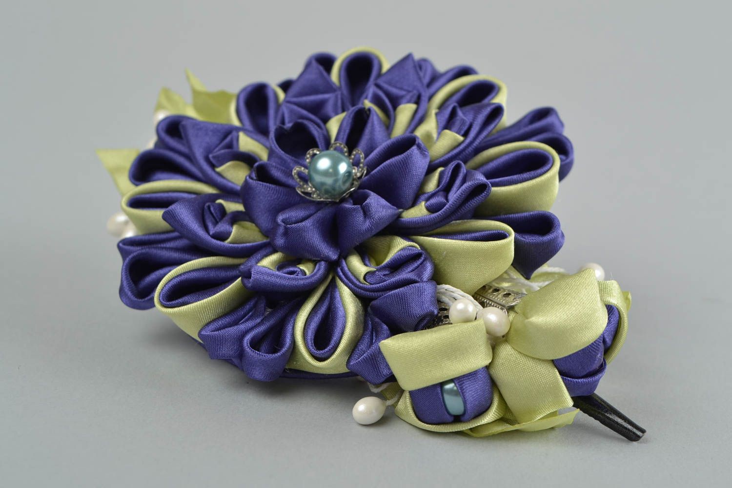 Blue handmade hair pin made of satin ribbons with beads in shape of flower photo 4