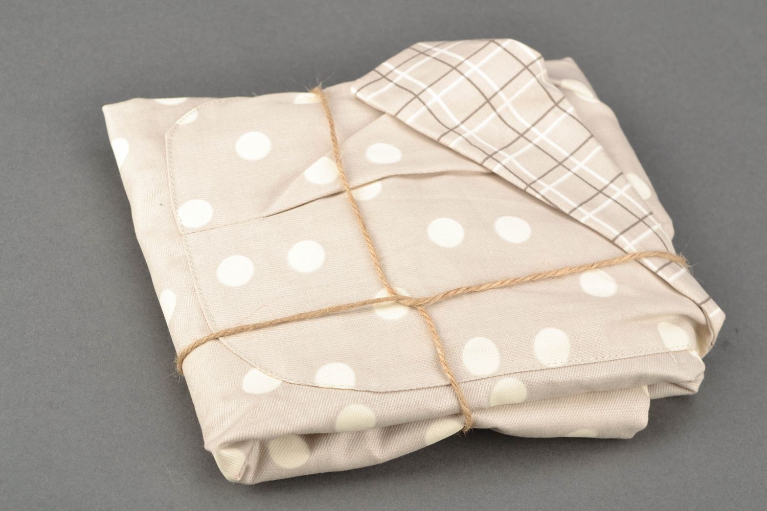 Polka dot and checkered beige fabric kitchen apron photo 3