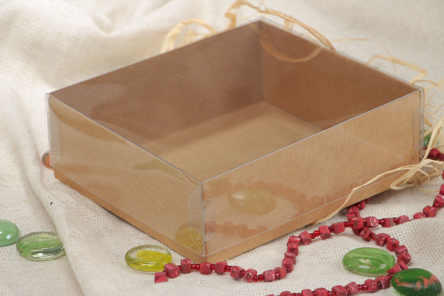 Коробка декоративная из крафт картона и ПВХ ручной работы прямоугольная фото 1