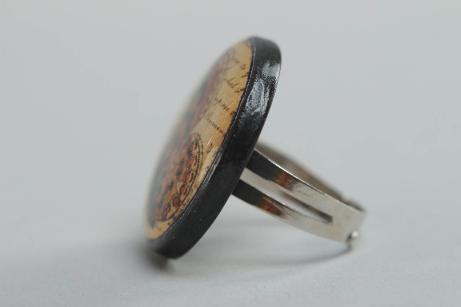 Runder handmade Ring aus Polymer Clay und Vitrious Glasur mit Schmetterling  foto 2
