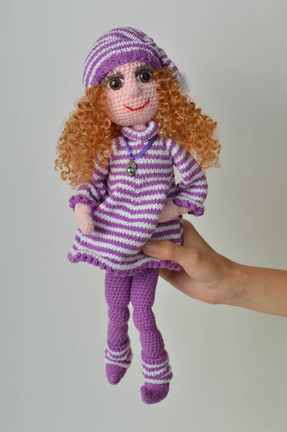 Мягкая игрушка кукла ручной работы кукла крючком сиреневая красивая детская фото 5