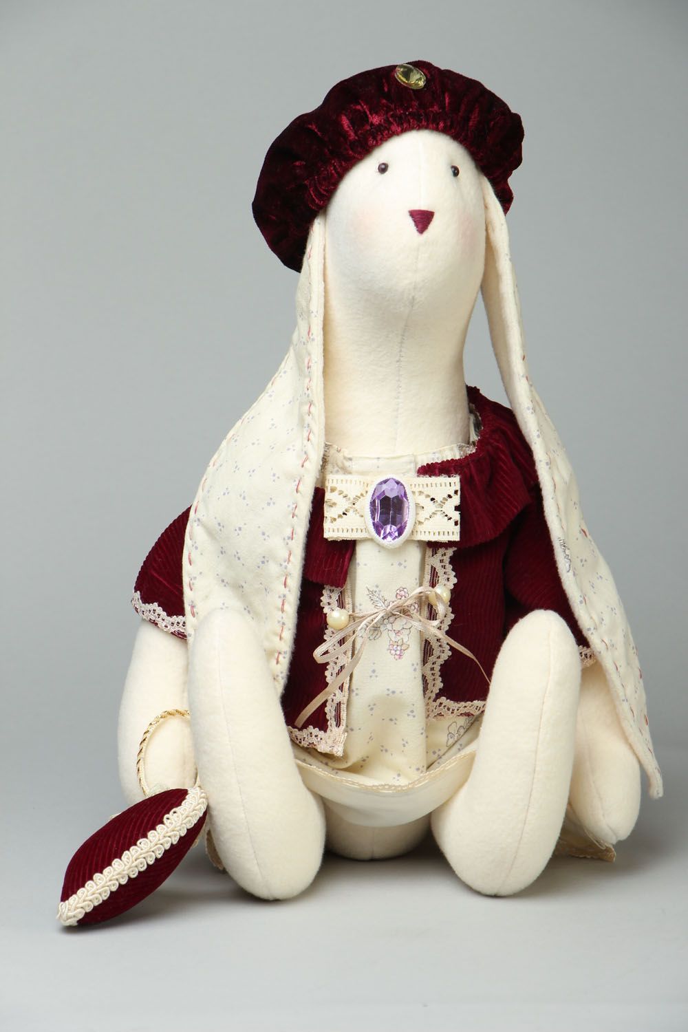 Kuscheltier Hase mit Baskenmütze foto 1