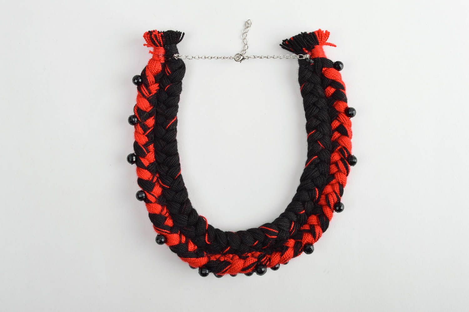 Collier textile Bijou fait main noir et rouge tressage fils Accessoire femme photo 4