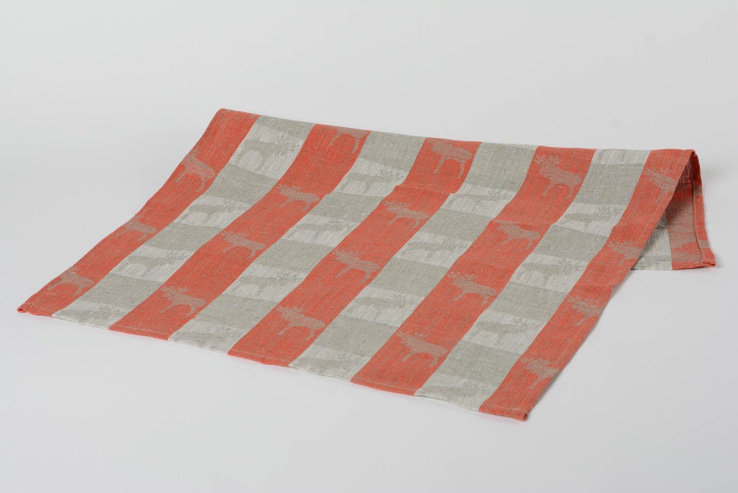 Кухонное полотенце из льняной ткани хэнд мэйд в клетку с оленями красно-серое фото 2