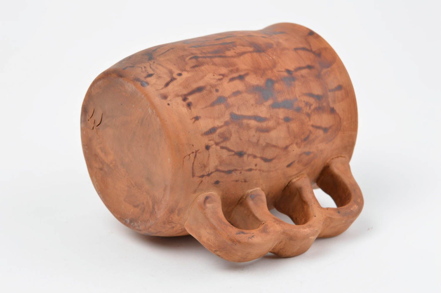 Grande tasse en céramique brune originale faite main avec anse poing américain photo 4