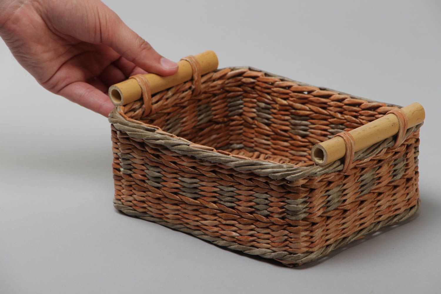Handmade twist woven tray with two handles in the shape of basket photo 5