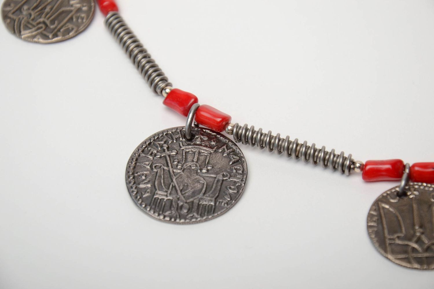 Collier en cuivre avec pendeloques en forme d'amulettes Zgarde photo 4