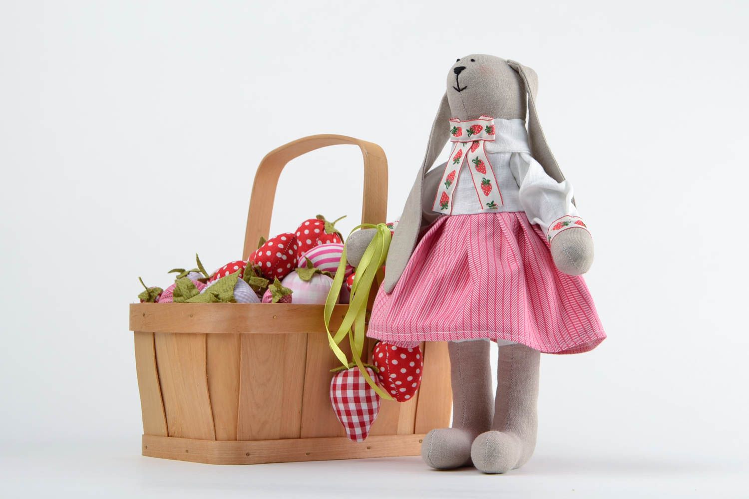 Игрушка заяц с корзинкой ручной работы авторские игрушки из ткани набор игрушек фото 4