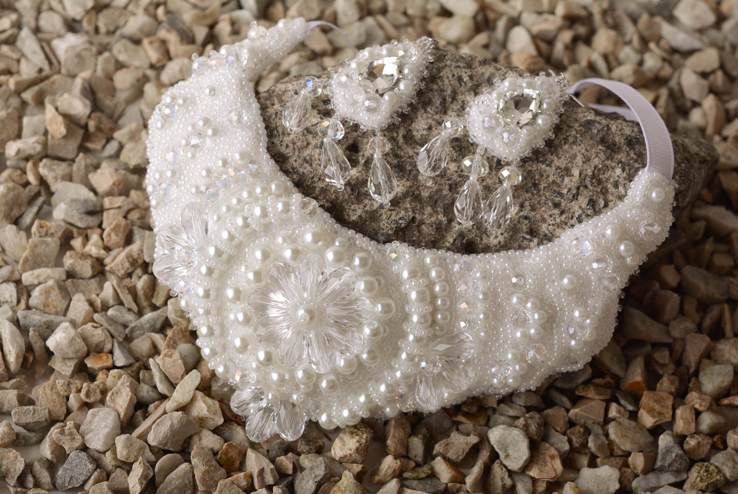Weißes schönes Schmuck Set aus Glasperlen Ohrringe und Collier Handarbeit  foto 1