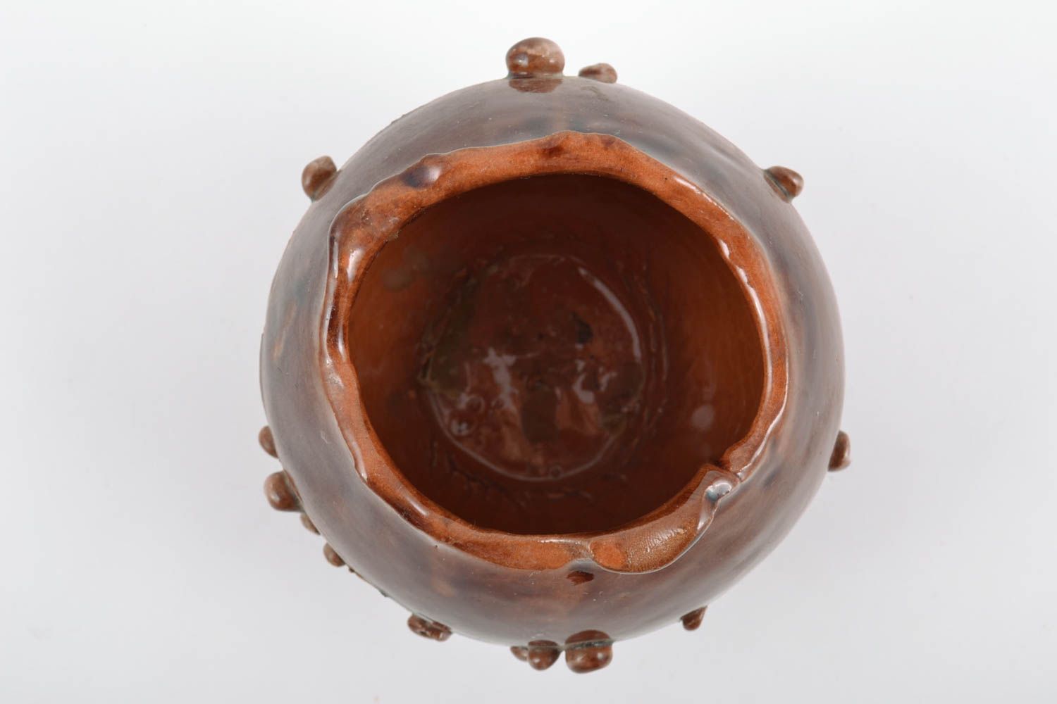 Petit vase en argile recouvert de glaçure rond brun foncé décoré fait main photo 5