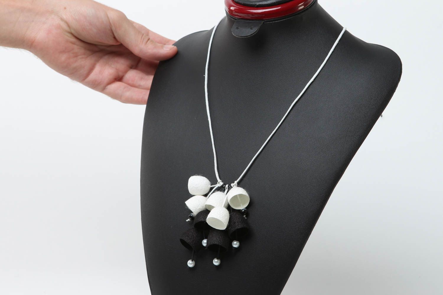 Collier pendentif original Bijou fait main en cocons de ver à soie Cadeau femme photo 2
