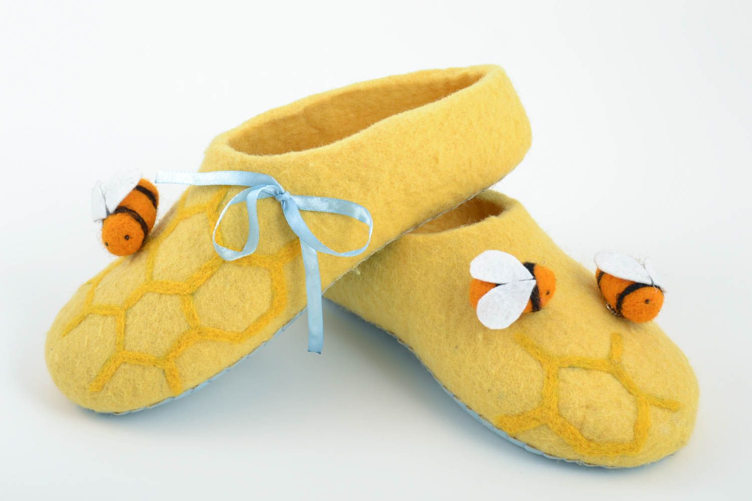 Gelbe Hausschuhe aus Filzwolle in Walken Technik handmade schön für Mädchen foto 2