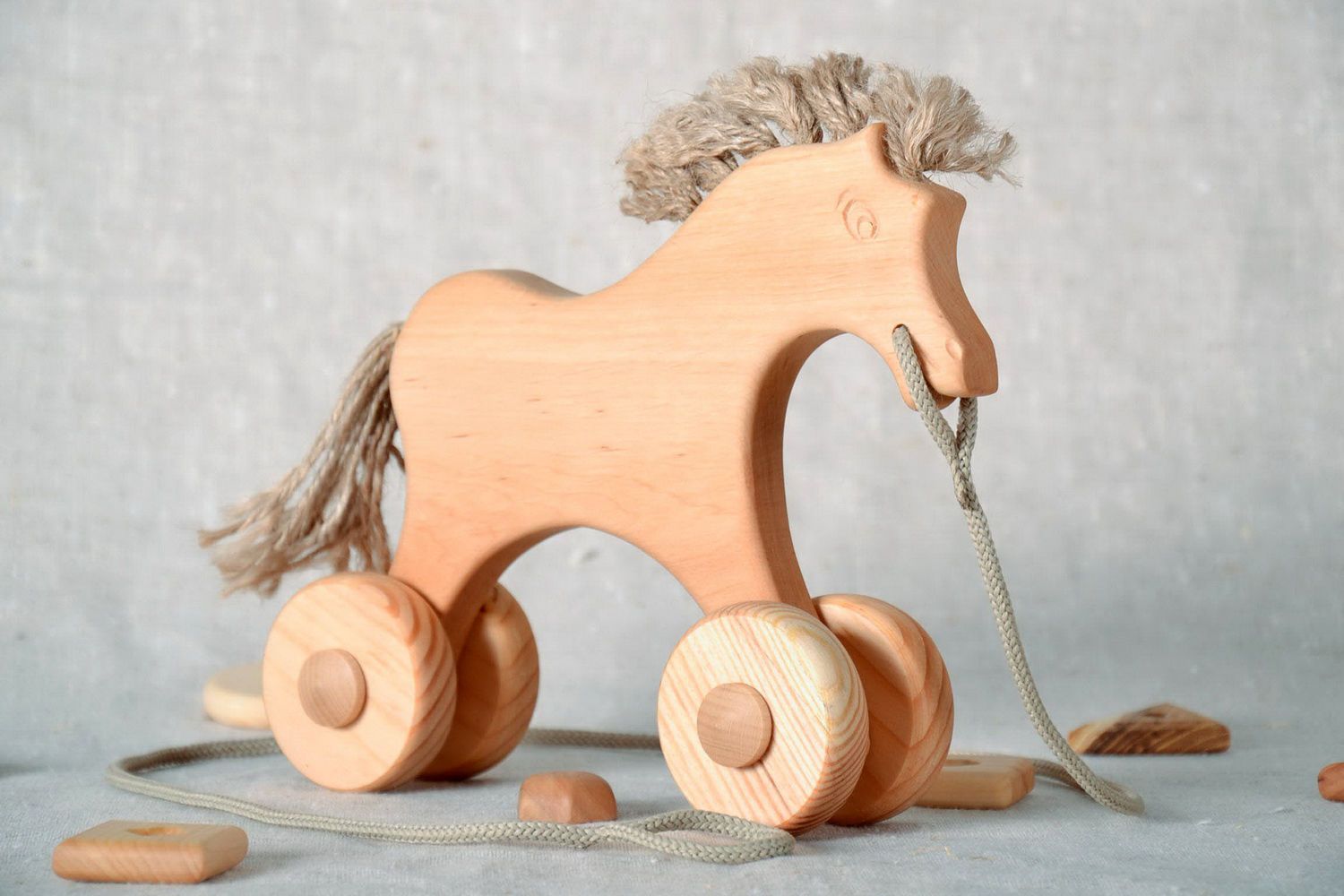 Cavalo-cadeira de rodas de madeira foto 4
