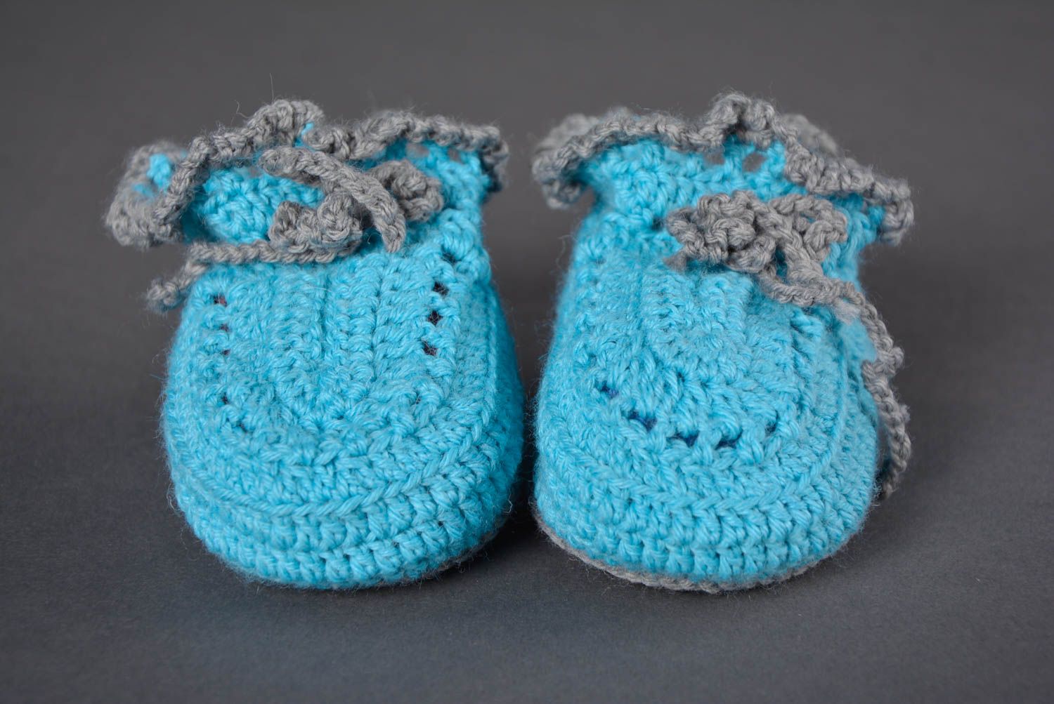 Handgefertigte Schuhe Gehäkelte Babyschuhe Geschenke für Kleinkinder blau grau foto 1