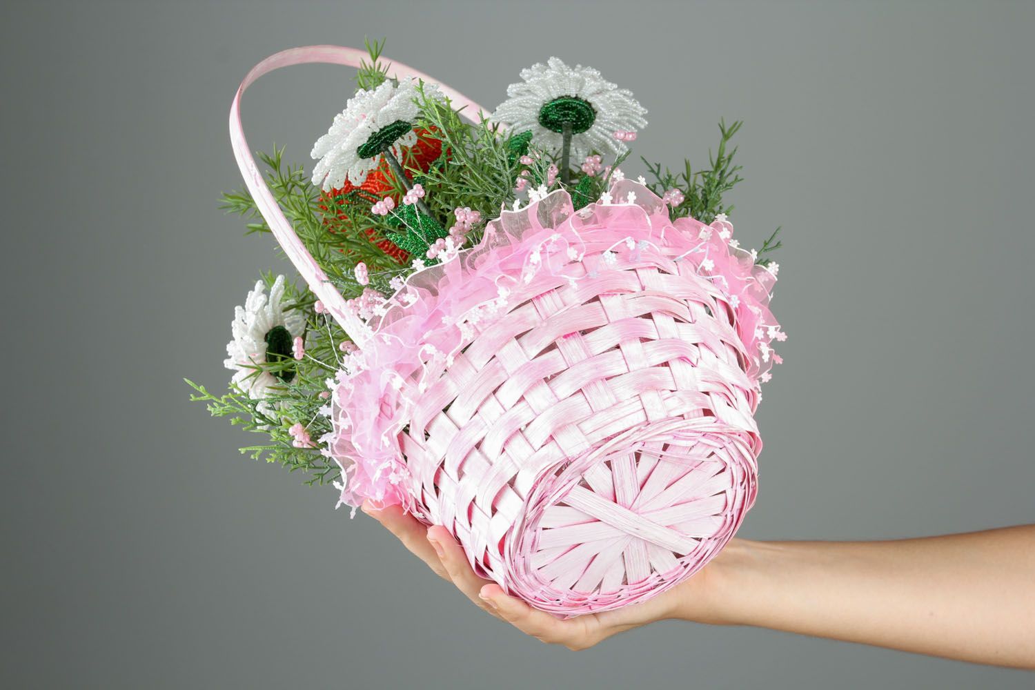Basket with beaded flowers photo 2