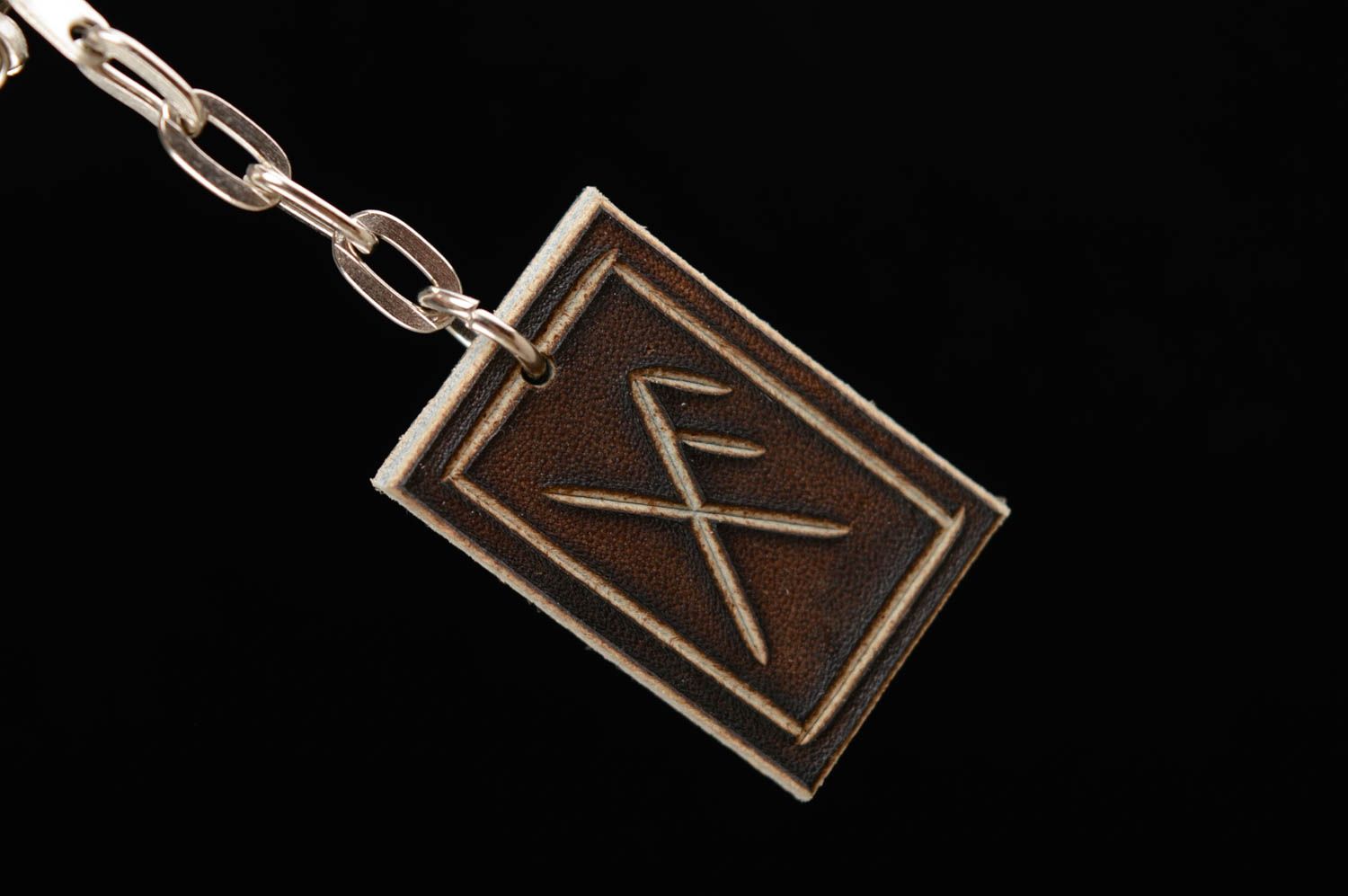 Porte-clefs en cuir brun rectangulaire avec rune amulette fait main original  photo 5