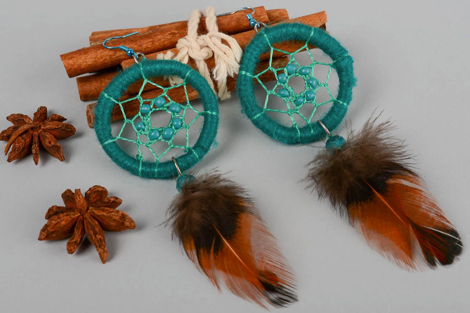 Pendientes modernos artesanales con plumas regalo original bisutería fina foto 1