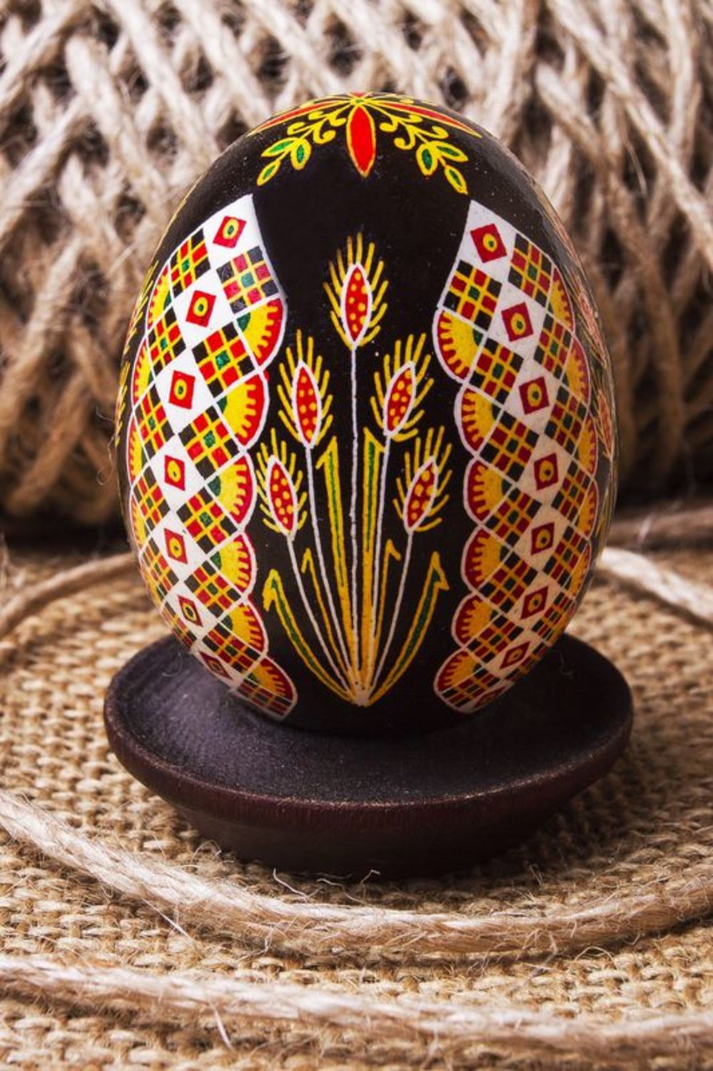 L'uovo dipinto per Pasqua Uovo pasquale decorativo Uovo-simbolo di festa  foto 1