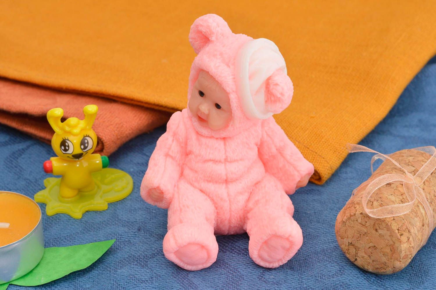Baby im rosa Anzug handgemachte Seife Natur Kosmetik Baden Zubehör Deko Seife foto 1