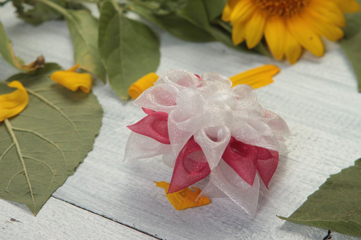 Haargummi Blume handmade Haarschmuck für Kinder Geschenke für Kinder weiß rot foto 1