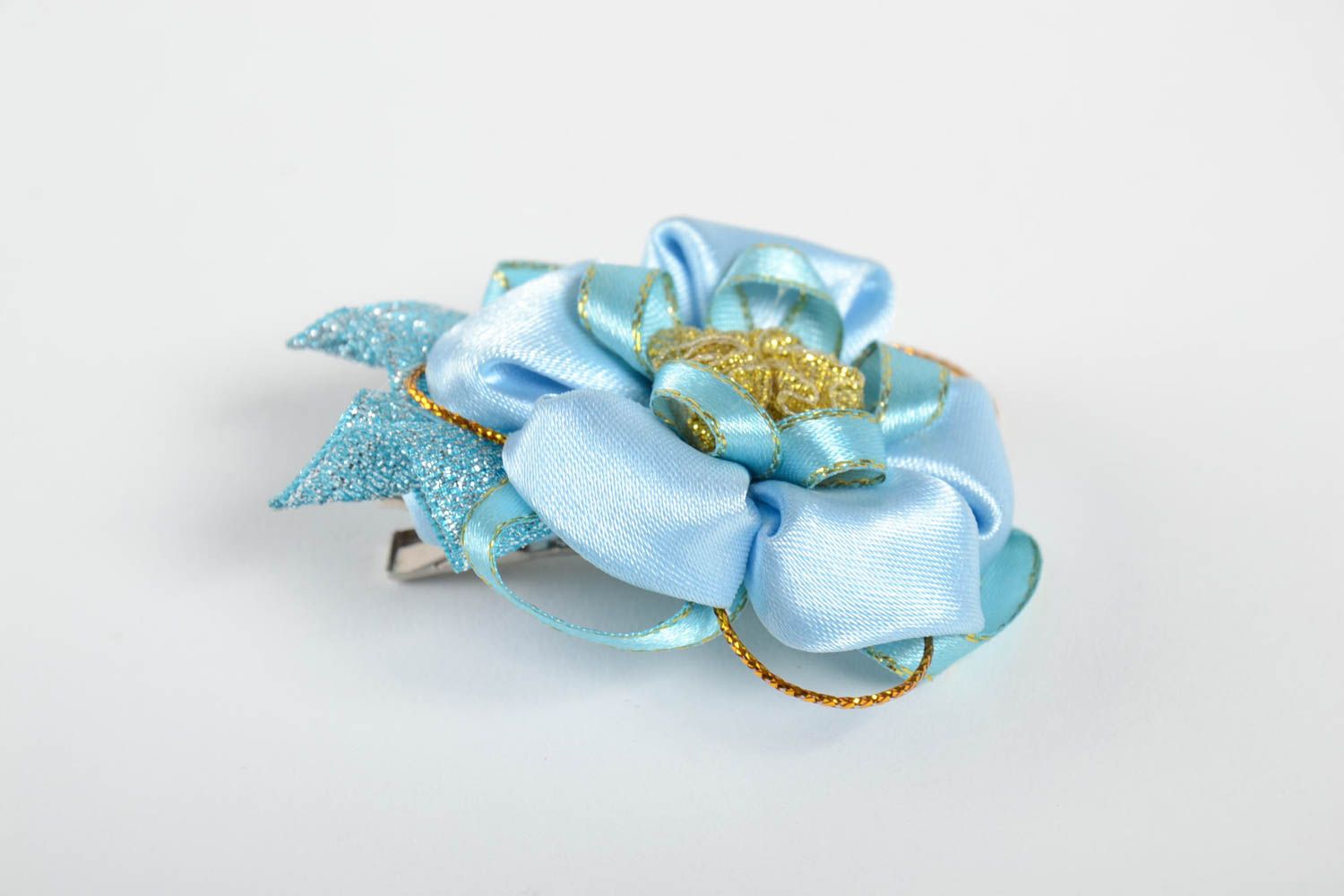Заколка для волос из ленты в виде цветка ручной работы красивая голубая зажим фото 2