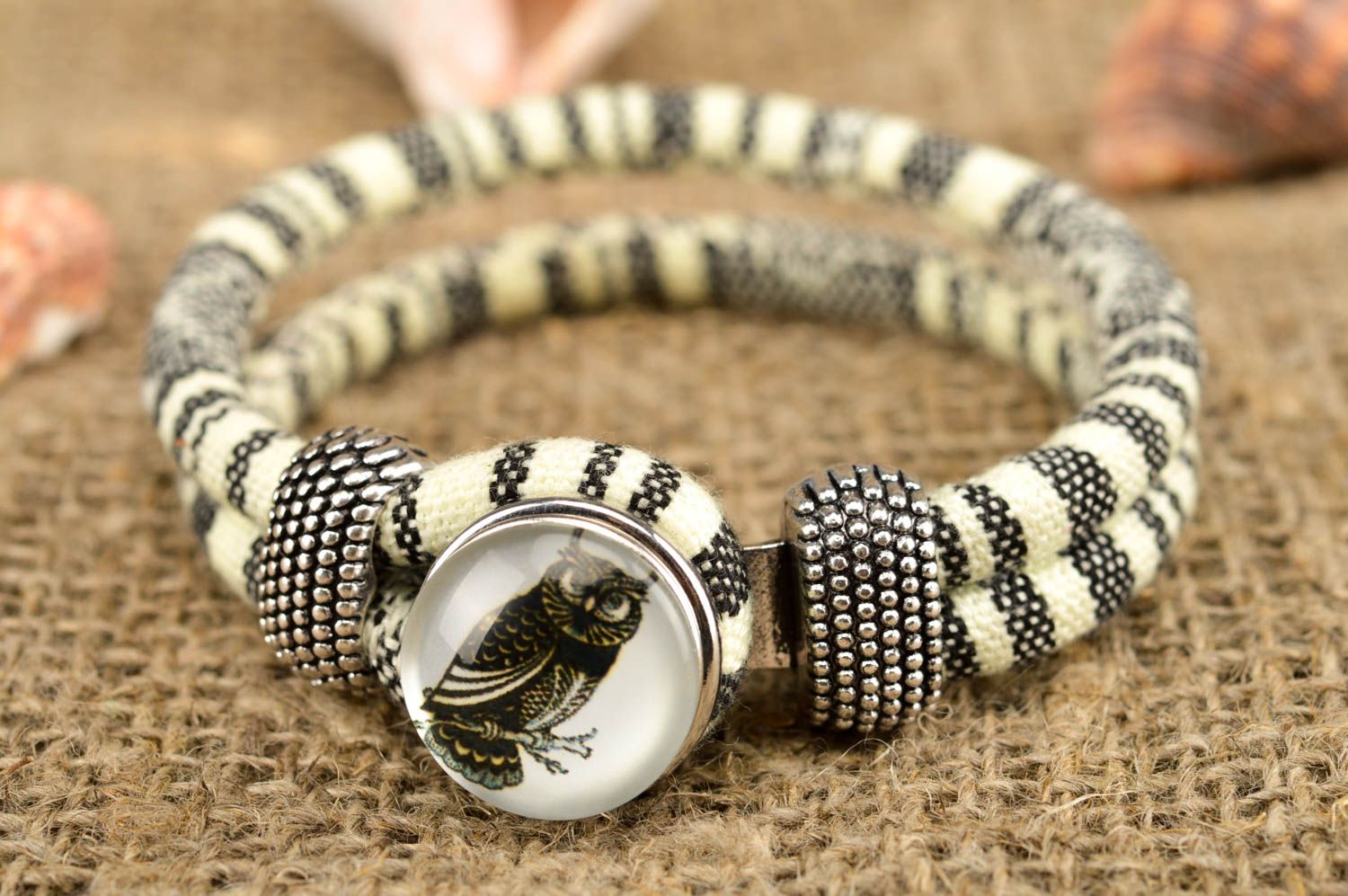 Авторское украшение браслет ручной работы текстильный браслет с кнопкой фото 1