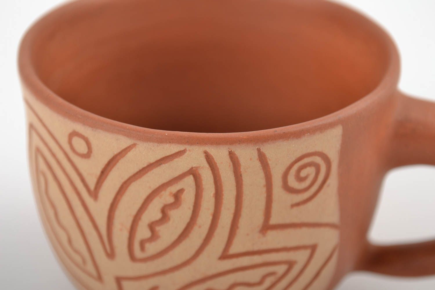 Taza de cerámica marrón con ornamento hecha a mano 250 ml foto 5