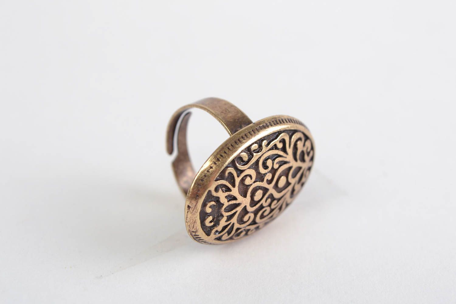 Handgemachter Metall Ring für Frauen schön oval mit zartem Muster foto 4