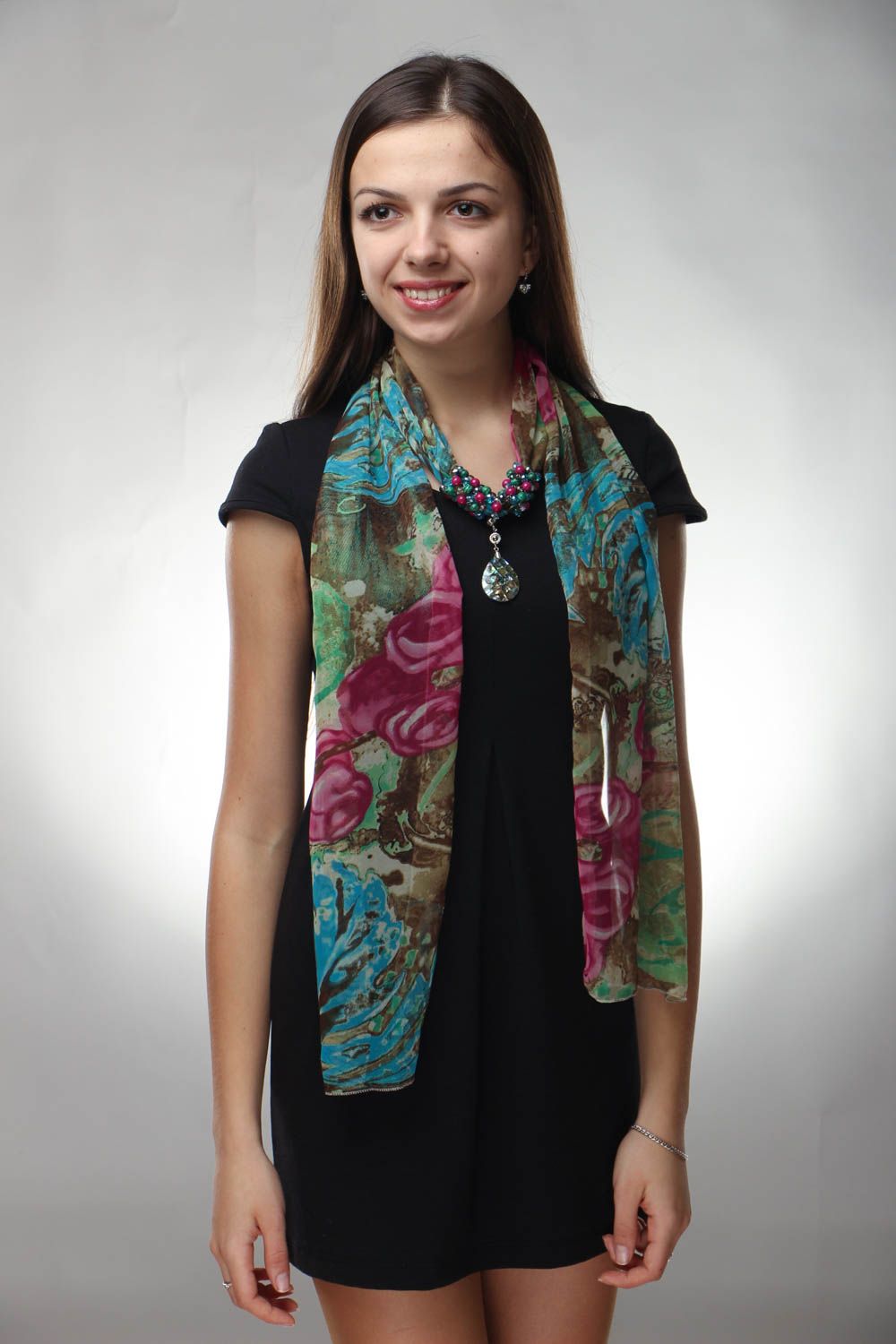 Light scarf made of silk and chiffon photo 1