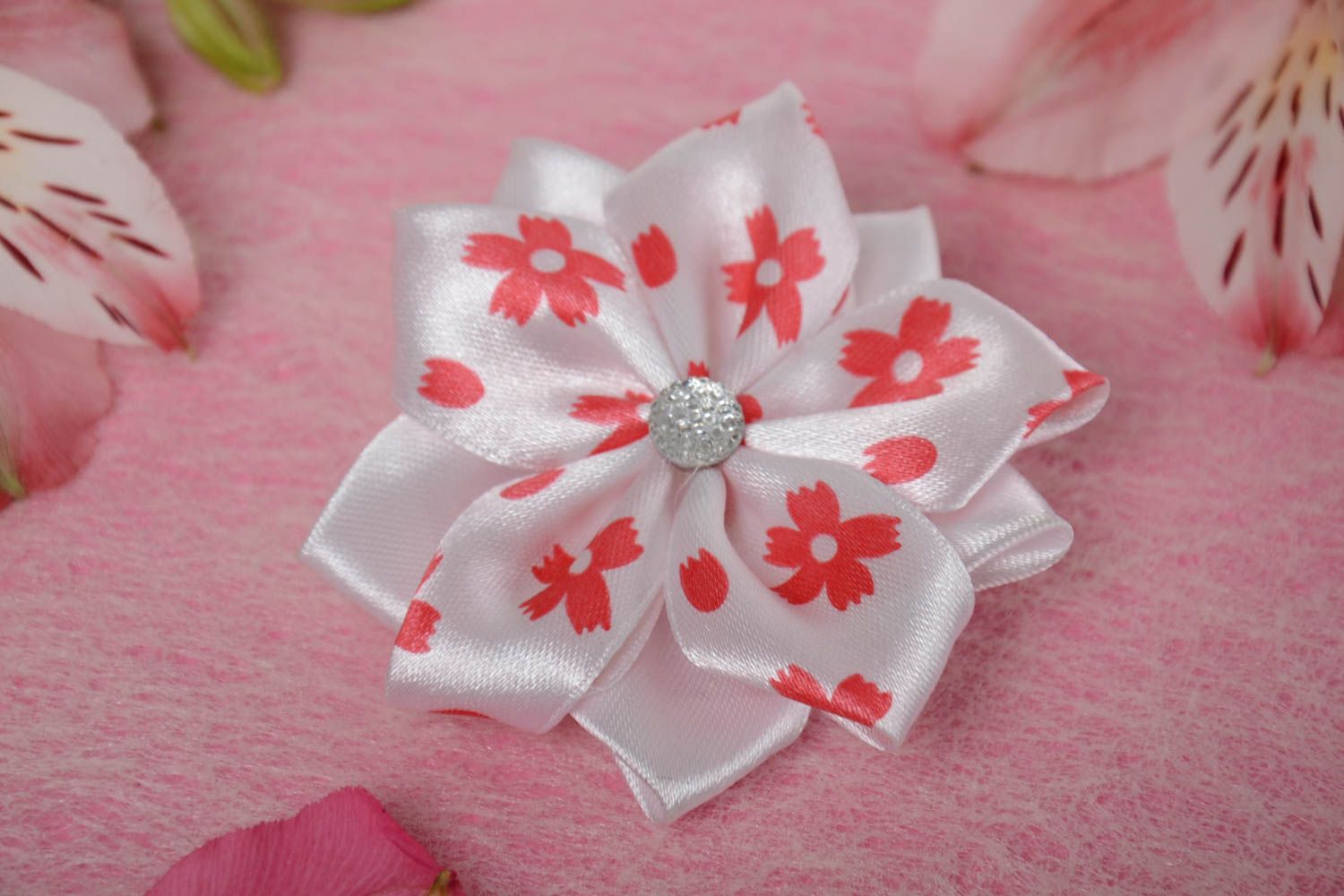 Rot weiße Haarklemme mit Blume Kanzashi Technik handmade Schmuck für Kinder foto 1