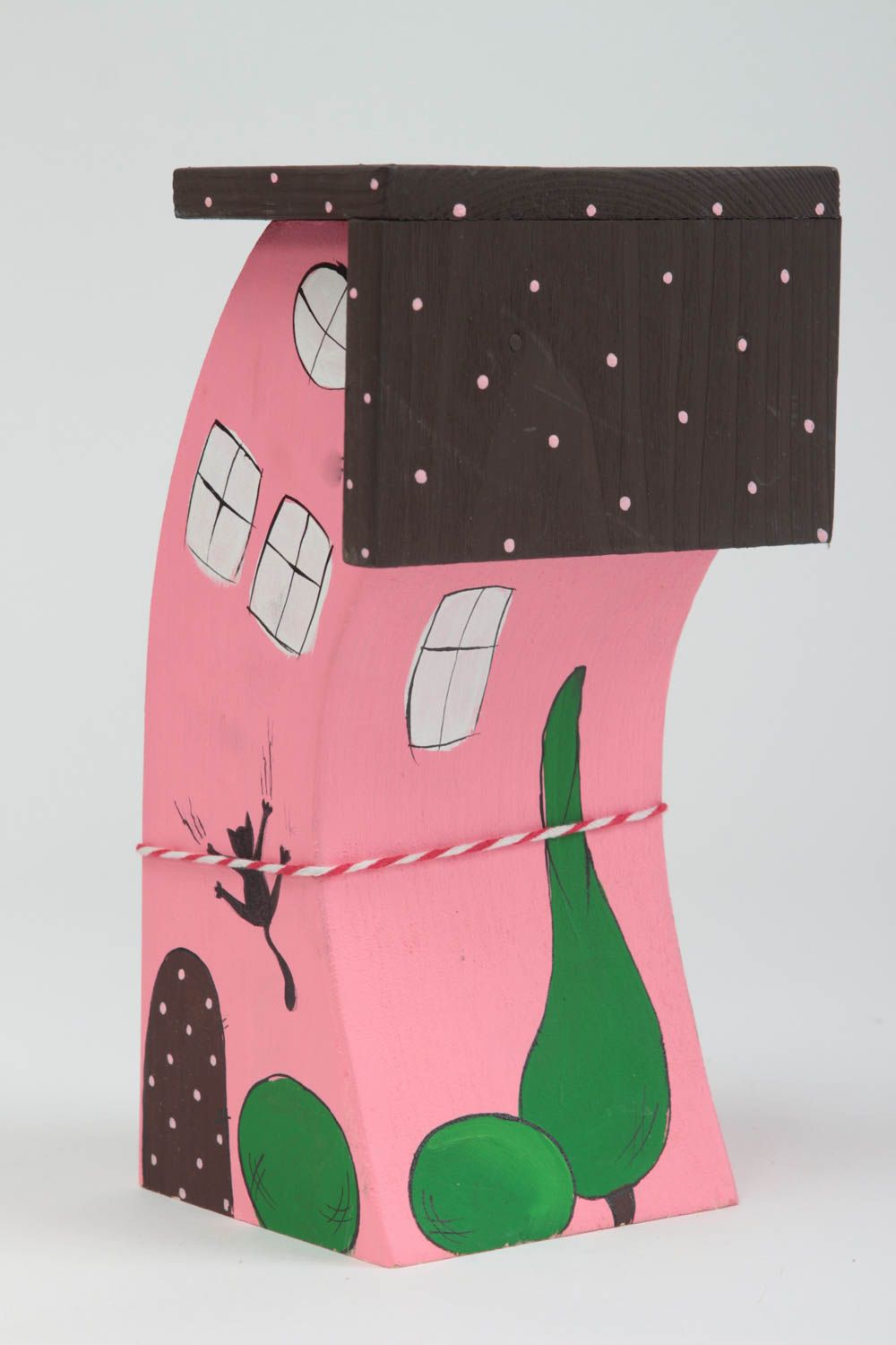Оригинальный розовый домик для декора ручной работы расписанный красками фото 2