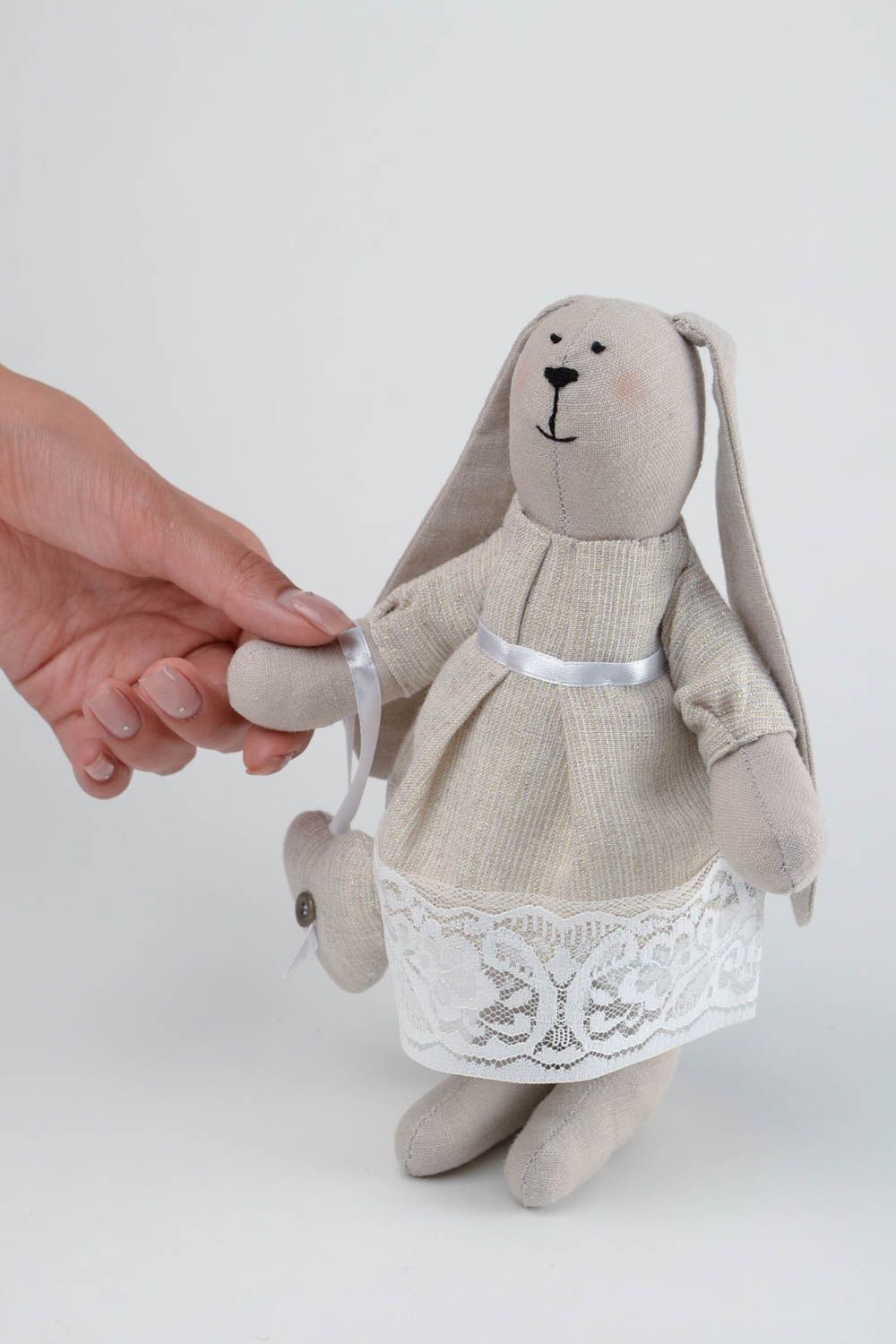 Игрушка заяц ручной работы авторская игрушка в кружевном платье стильный подарок фото 2