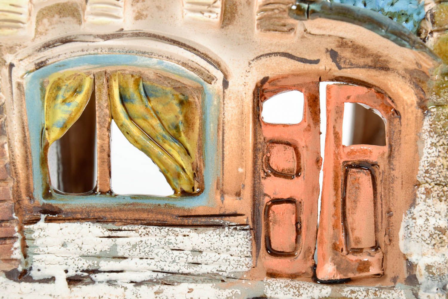 Casetta in ceramica fatta a mano candelaio dipinto portacandele di argilla
 foto 2