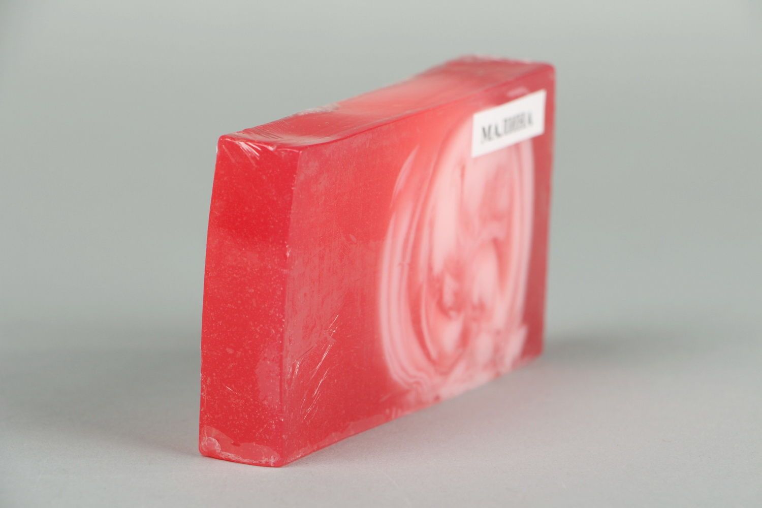 Handmade soap with the scent of raspberries photo 3