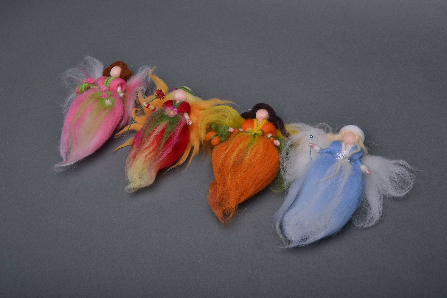 Set di bambole di lana fatto a mano pupazzi tessili originali da bambina foto 1