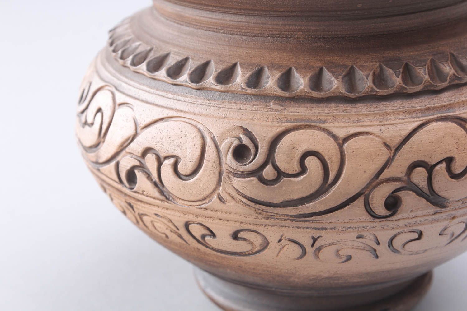 5,5 inches ceramic handmade pot with hand-carved pattern in classic style 0,7 lb photo 3