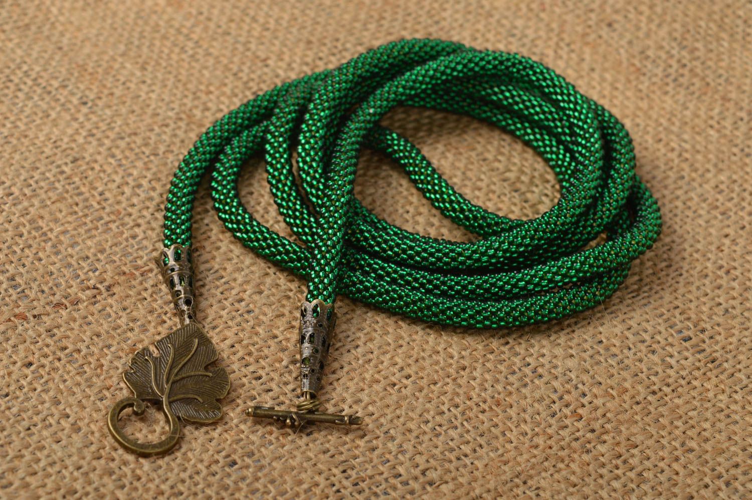 Collana tubolare di perline fatta a mano accessorio da donna verde smerlado foto 1