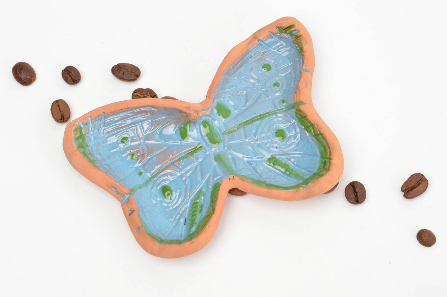 Декоративная тарелка из глины расписанная глазурью в форме бабочки ручная работа фото 1