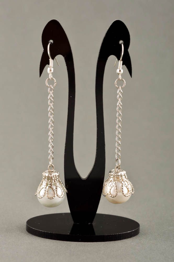 Handmade zarte lange Ohrringe Designer Schmuck Accessoire für Frauen mit Perlen foto 1