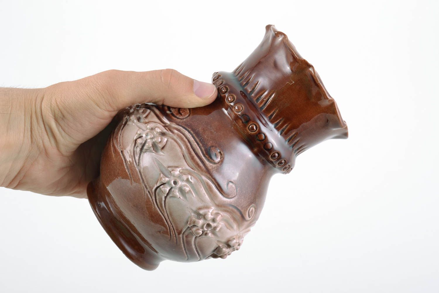 Joli vase en argile recouvert de glaçure brun foncé original fait main photo 3
